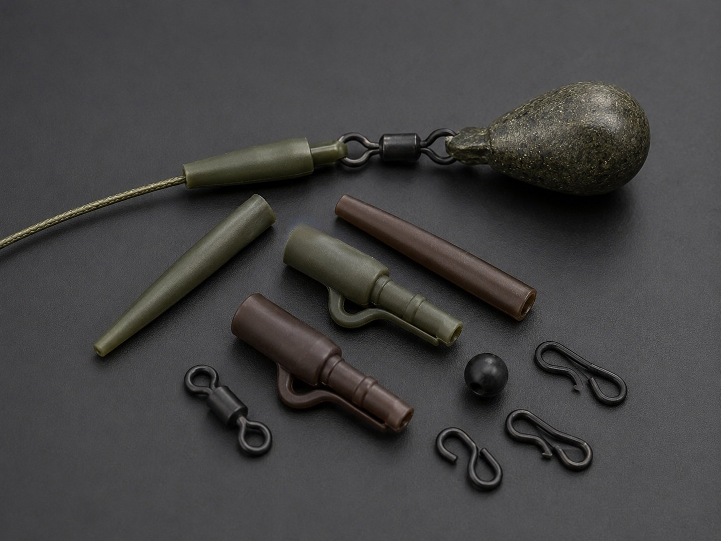 Carp rig system compatibility with clips sleeves swivels beads and leads